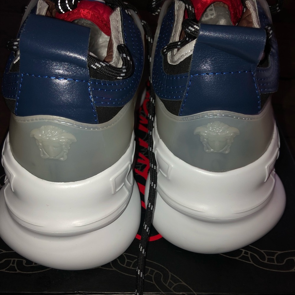 Versace chain reaction